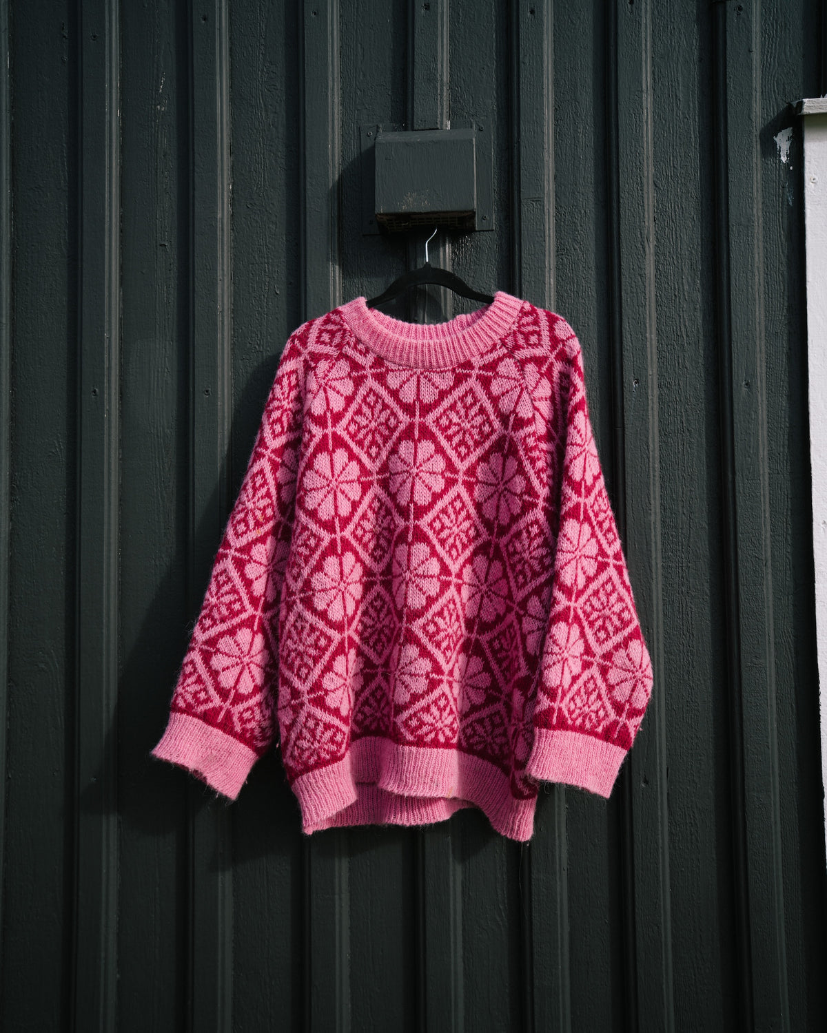 Saga Sweater Red & Pink